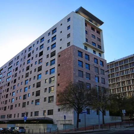 Bom Dia Parque Nacoes Lisboax リスボン