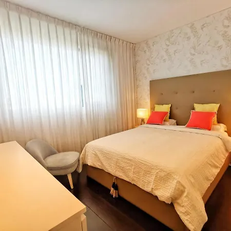 Bom Dia Parque Nacoes Lisboax ליסבון